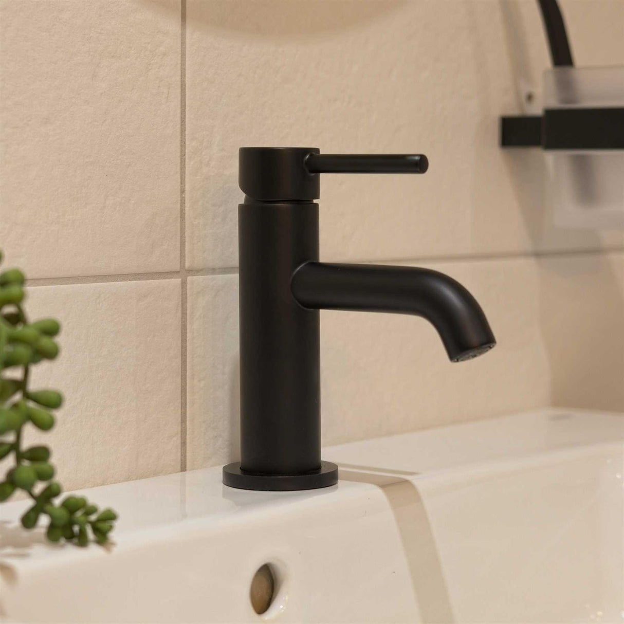Aquarius Bathrooms Mono Basin Tap Matt Black Aquarius RF-Series Mini Mono Basin Mixer Tap