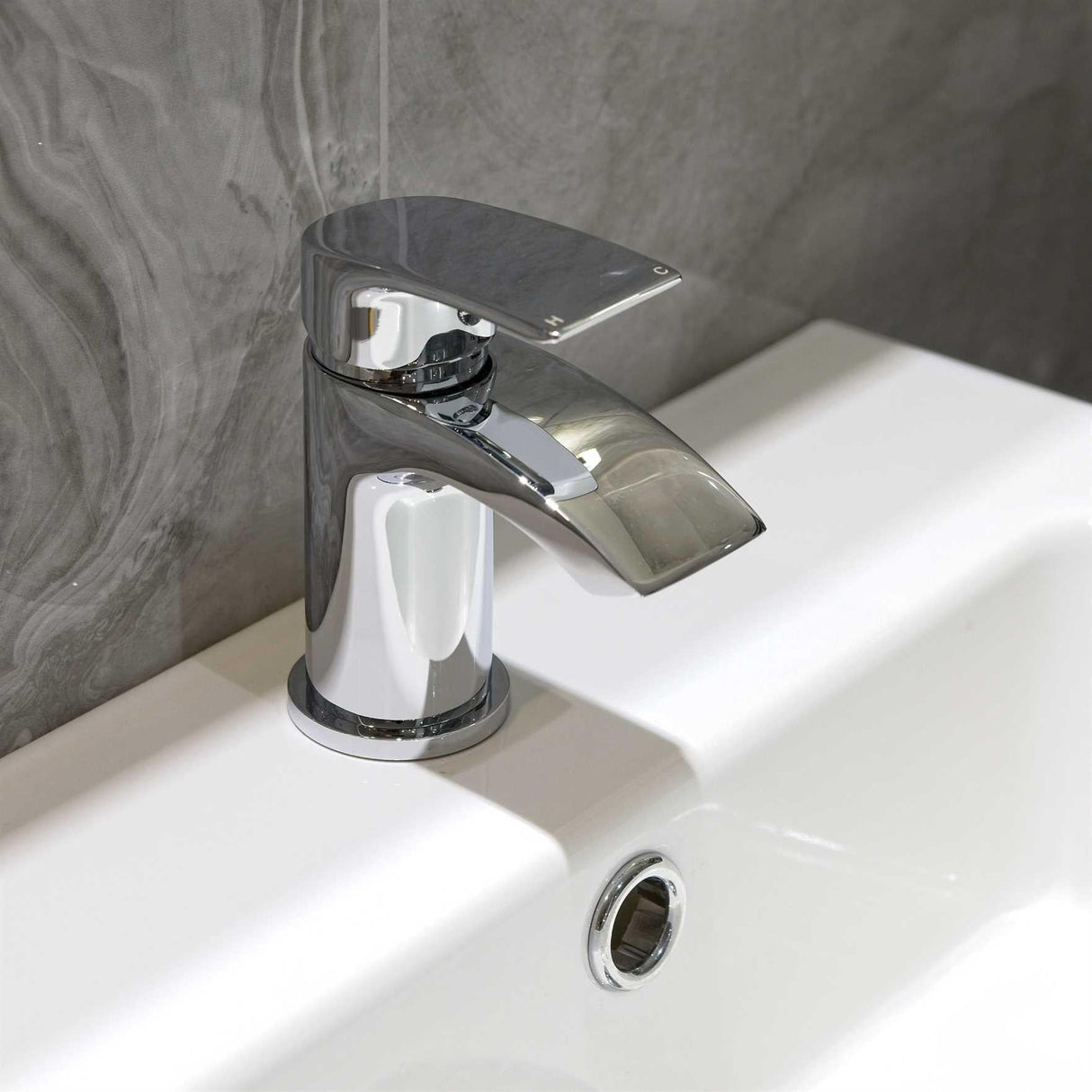 Aquarius Bathrooms Mono Basin Tap Aquarius Arc Mini Mono Basin Mixer Tap with Waste