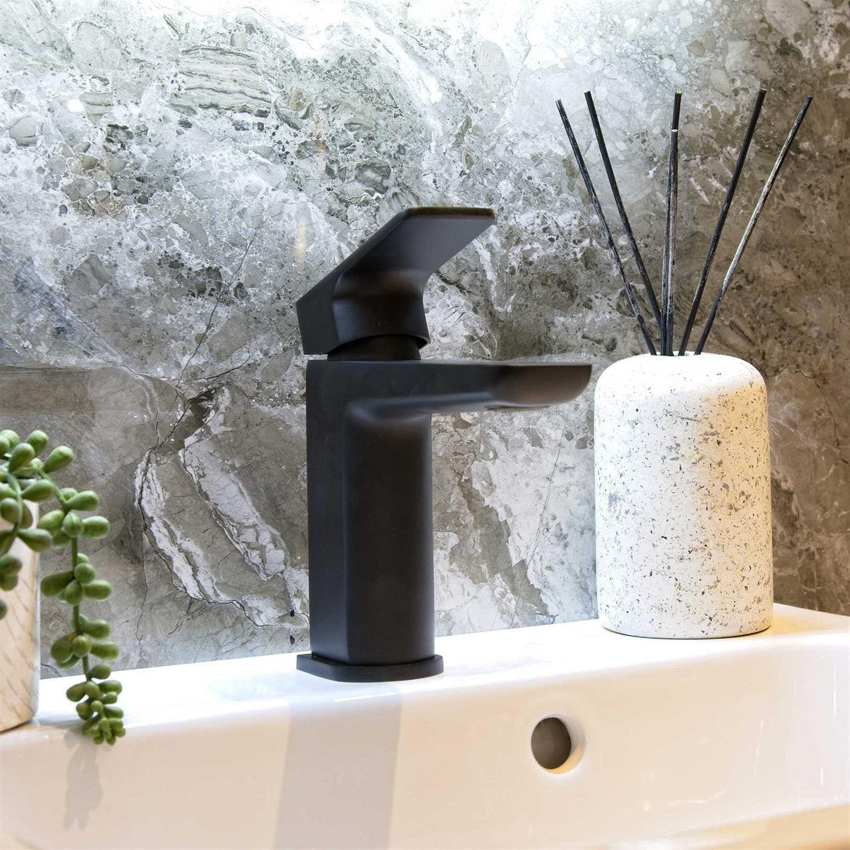 Aquarius Hydro Mono Basin Mixer Tap with Waste