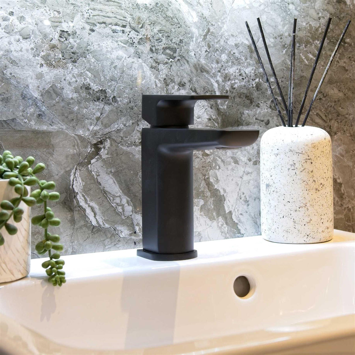 Aquarius Hydro Mono Basin Mixer Tap with Waste